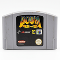 Cartouche Doom 64 N64 sur fond blanc